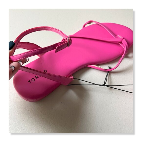 Torrid WW Strappy Fuschia Sandal Sz 12 NWT - Picture 4 of 11